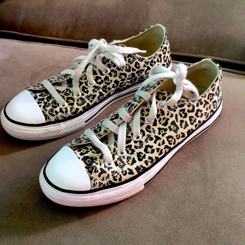 Girls Cheetah print Converse